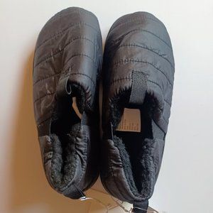 Cat & Jack Kids' Cushioned Slippers - Size L 4/5 - NWT